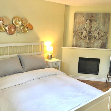 Cozy & Convenient 2-Bedroom Apartment With Private Entrance Τορόντο Εξωτερικό φωτογραφία