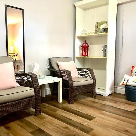 Cozy & Convenient 2-Bedroom Apartment With Private Entrance Τορόντο Εξωτερικό φωτογραφία