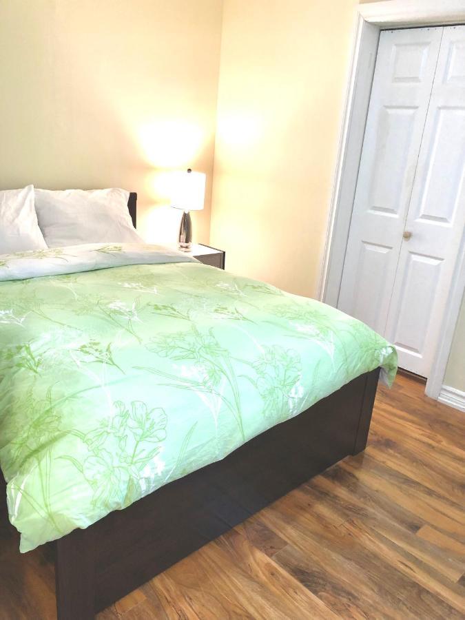 Cozy & Convenient 2-Bedroom Apartment With Private Entrance Τορόντο Εξωτερικό φωτογραφία