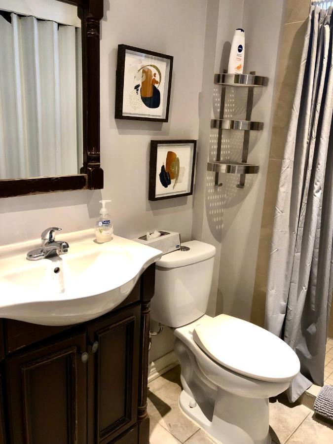 Cozy & Convenient 2-Bedroom Apartment With Private Entrance Τορόντο Εξωτερικό φωτογραφία