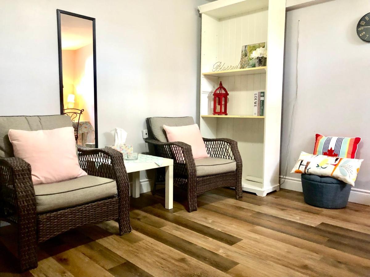 Cozy & Convenient 2-Bedroom Apartment With Private Entrance Τορόντο Εξωτερικό φωτογραφία